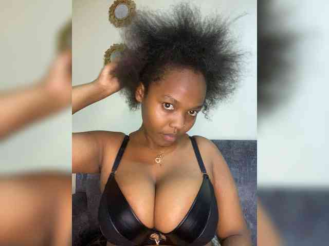 Curvy-maxy9 webcam