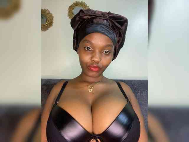 Curvy-maxy9 webcam