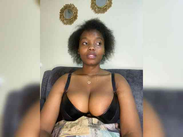 Curvy-maxy9 webcam