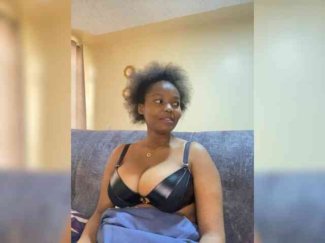 Curvy-maxy9 webcam
