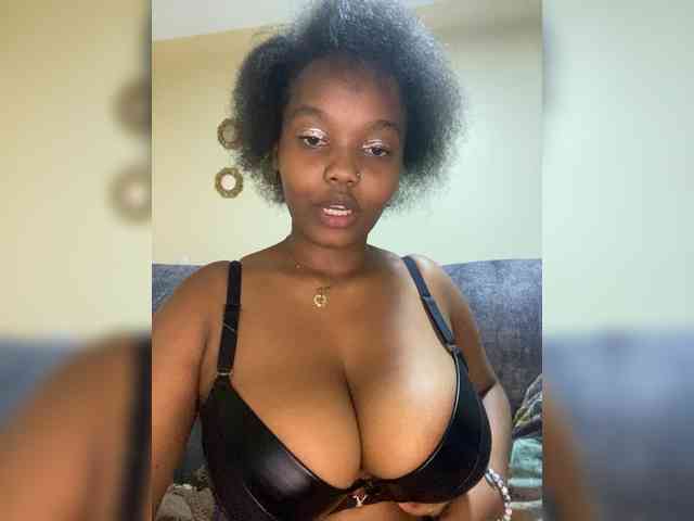 Curvy-maxy9 webcam