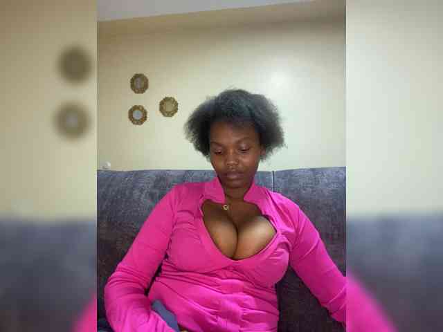 Curvy-maxy9 webcam