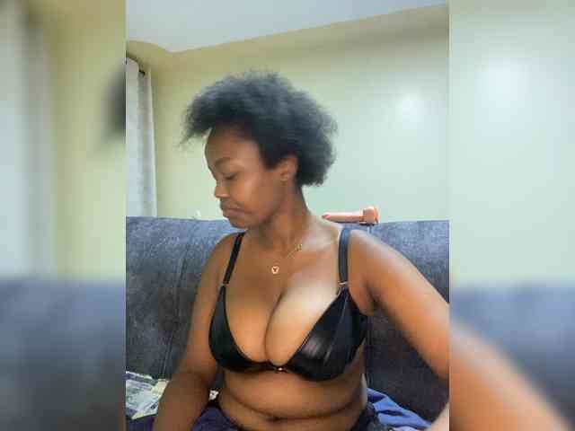 Curvy-maxy9 webcam