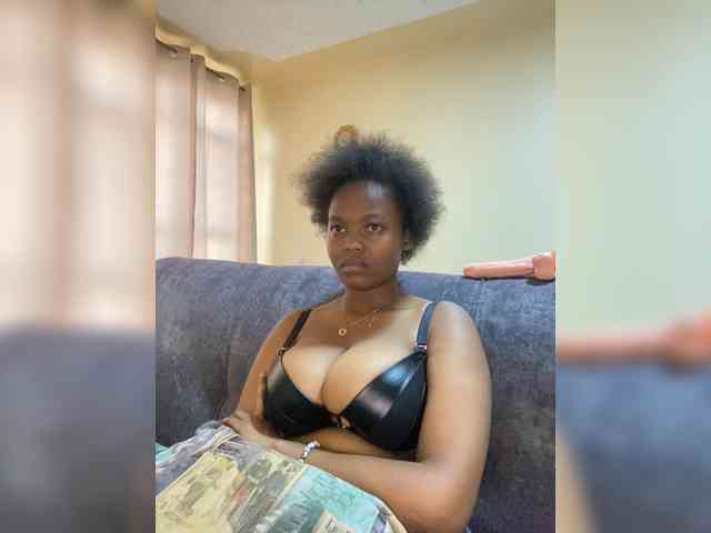 Curvy-maxy9 webcam