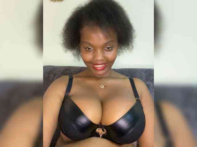 Curvy-maxy9 webcam