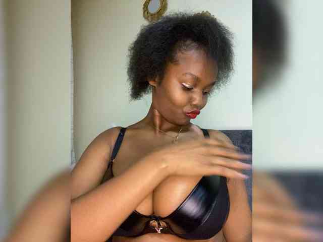 Curvy-maxy9 webcam
