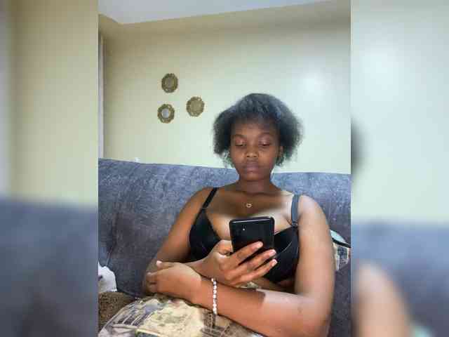 Curvy-maxy9 webcam