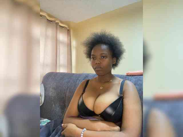 Curvy-maxy9 webcam