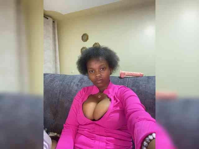 Curvy-maxy9 webcam