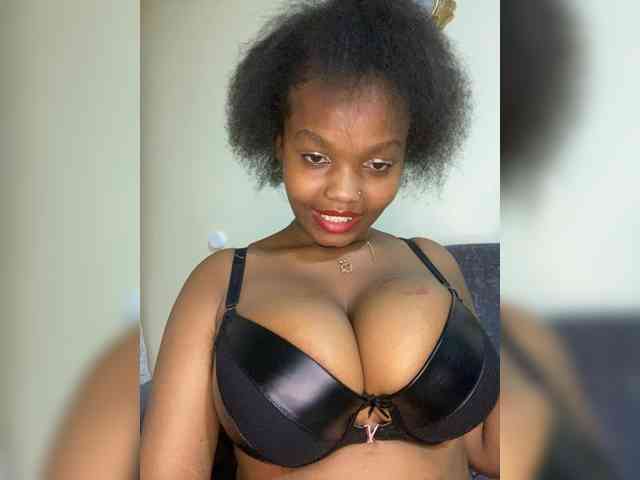 Curvy-maxy9 webcam