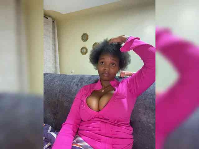 Curvy-maxy9 webcam