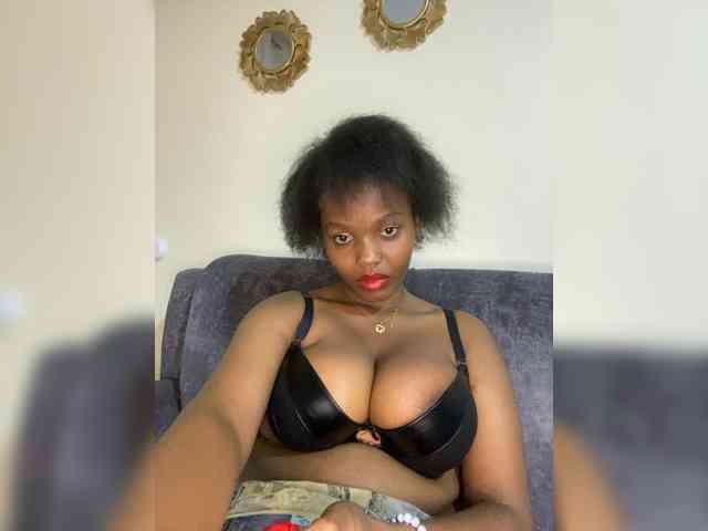 Curvy-maxy9 webcam