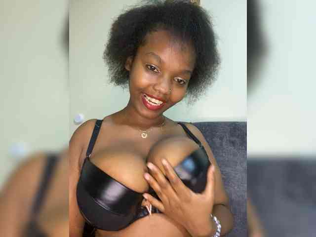 Curvy-maxy9 webcam