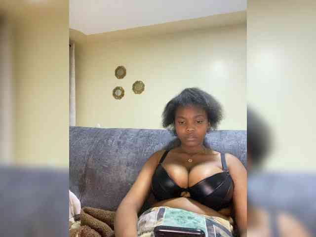 Curvy-maxy9 webcam
