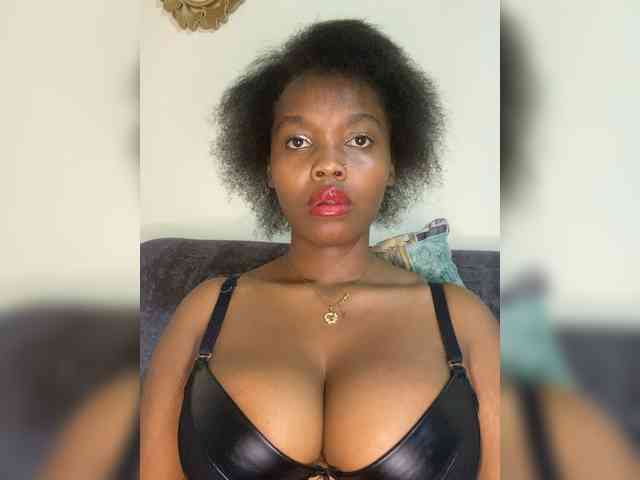 Curvy-maxy9 webcam