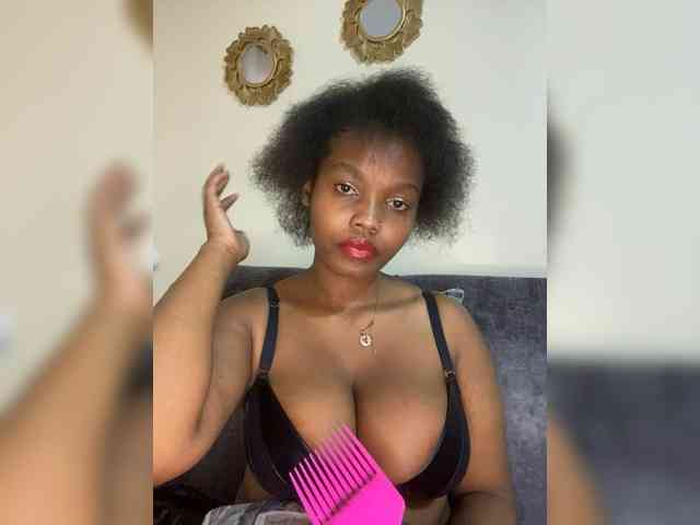 Curvy-maxy9 webcam