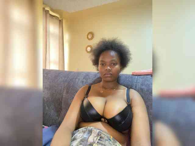 Curvy-maxy9 webcam