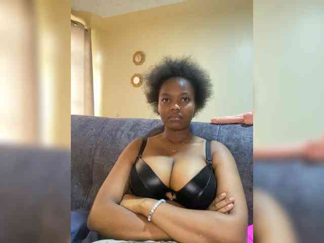 Curvy-maxy9 webcam