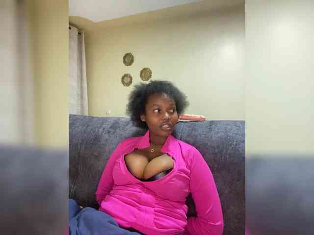 Curvy-maxy9 webcam