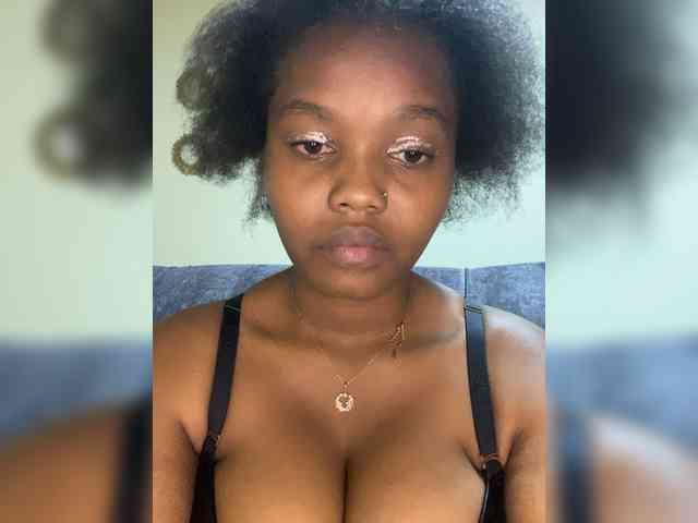 Curvy-maxy9 webcam