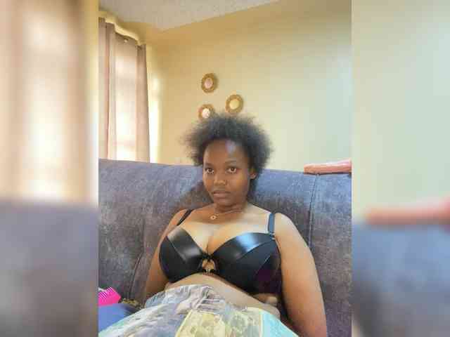 Curvy-maxy9 webcam