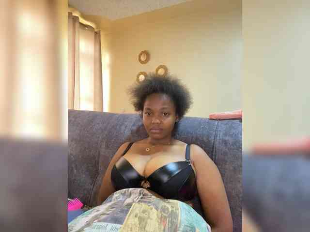 Curvy-maxy9 webcam