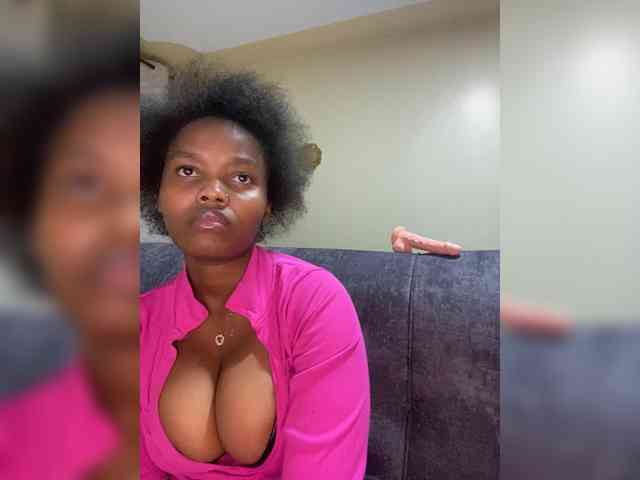 Curvy-maxy9 webcam
