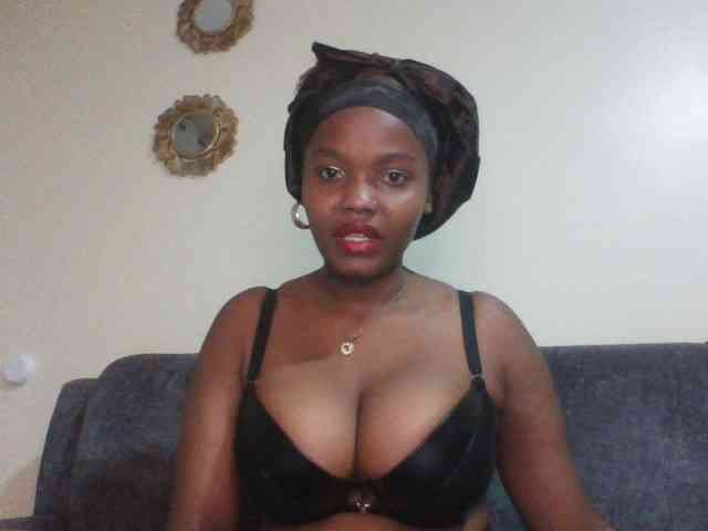 Curvy-maxy9 webcam