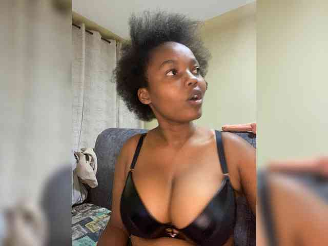 Curvy-maxy9 webcam