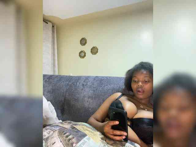 Curvy-maxy9 webcam
