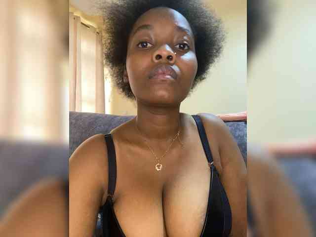 Curvy-maxy9 webcam