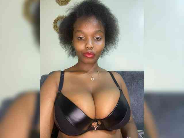 Curvy-maxy9 webcam