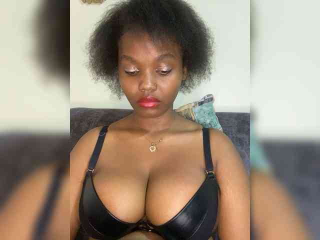 Curvy-maxy9 webcam