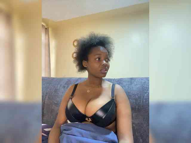 Curvy-maxy9 webcam