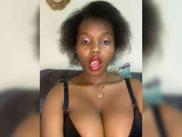 Curvy-maxy9 webcam