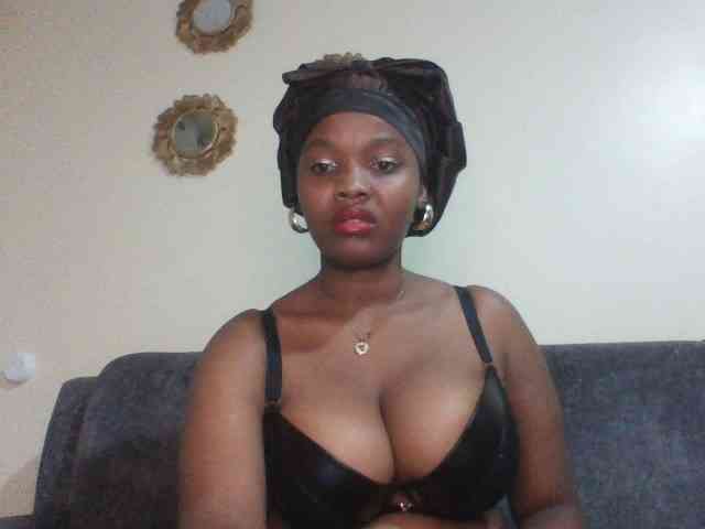 Curvy-maxy9 webcam
