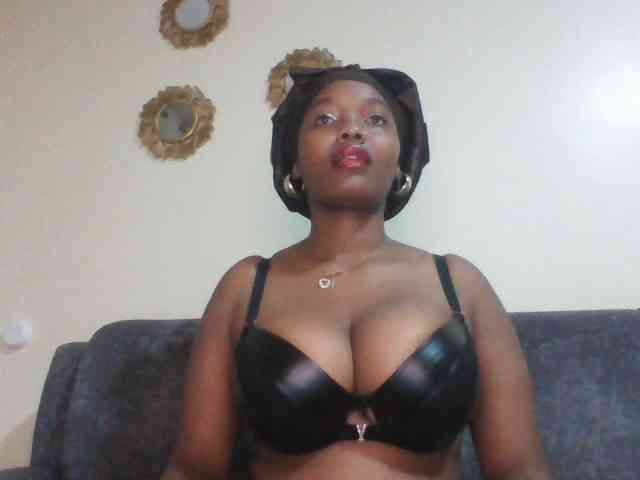 Curvy-maxy9 webcam