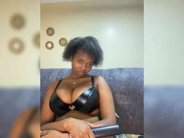 Curvy-maxy9 webcam