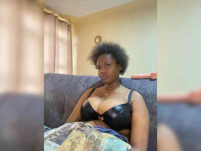 Curvy-maxy9 webcam