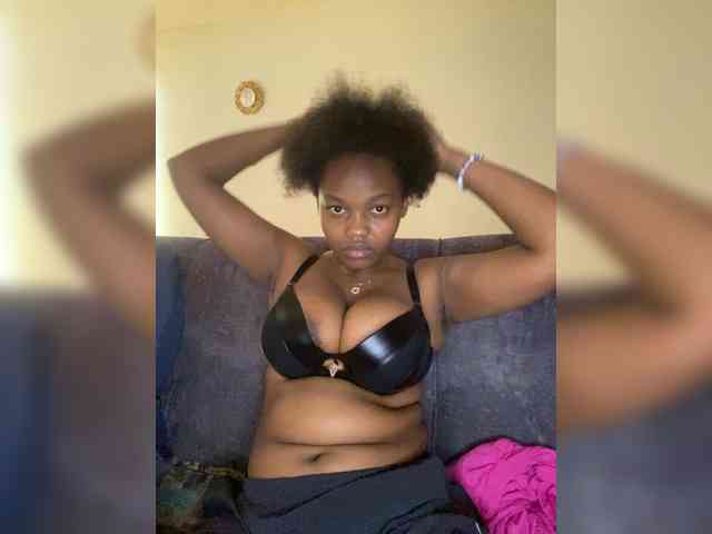 Curvy-maxy9 webcam
