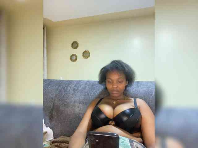 Curvy-maxy9 webcam