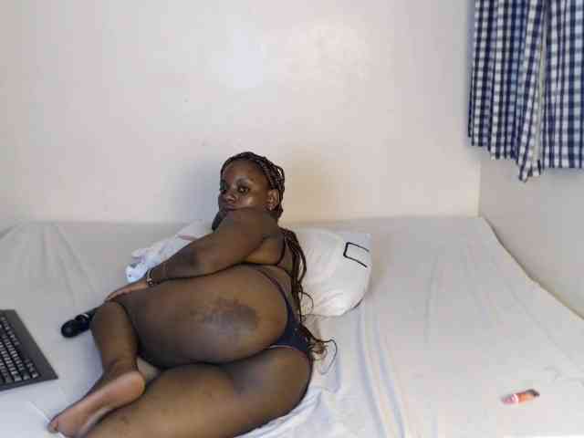 JolieNoir webcam