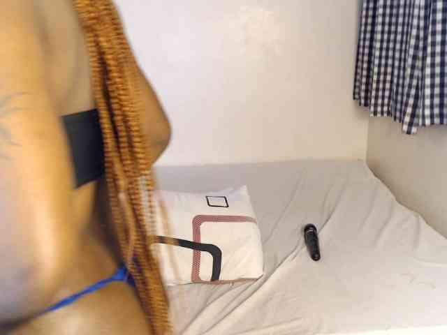 JolieNoir webcam