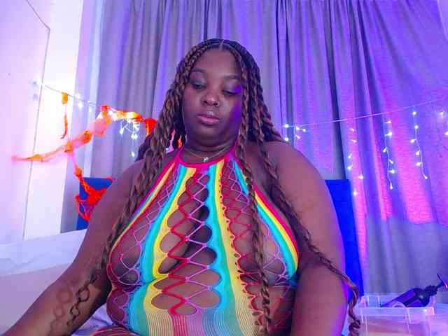 ebony-NeighborMoans webcam