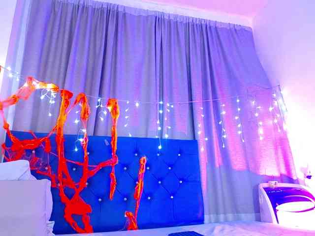 ebony-NeighborMoans webcam