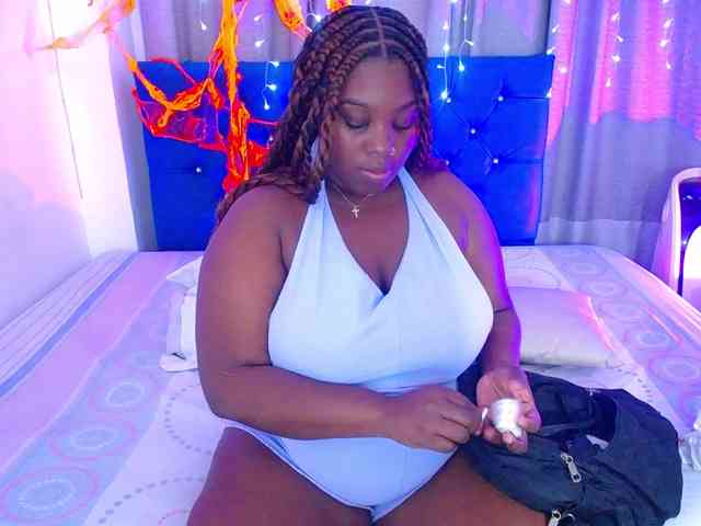 ebony-NeighborMoans webcam