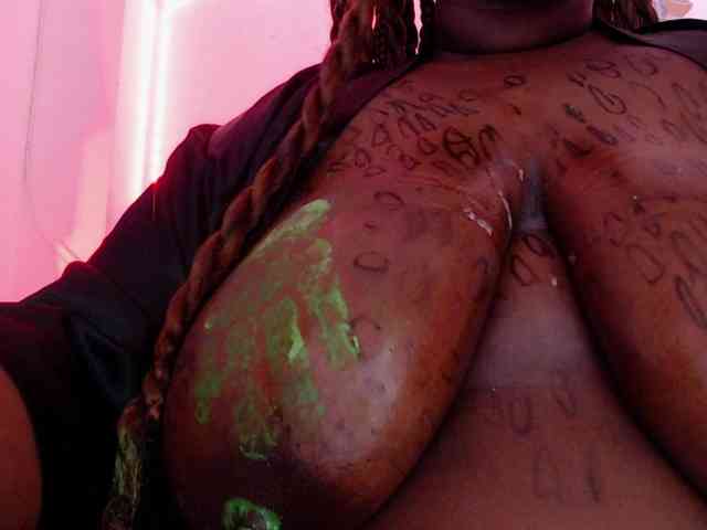 ebony-NeighborMoans webcam