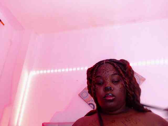 ebony-NeighborMoans webcam