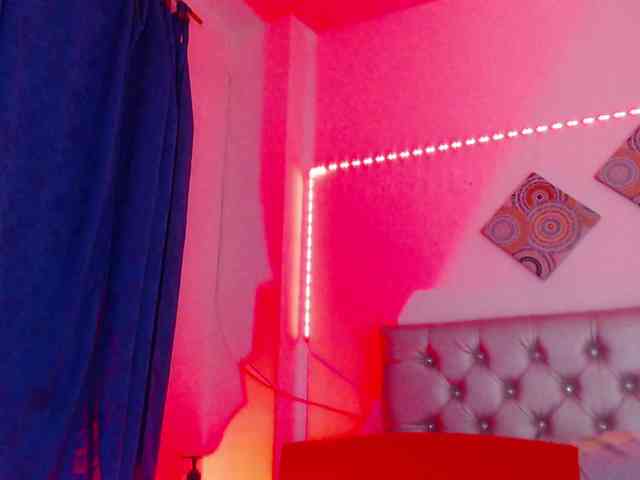 ebony-NeighborMoans webcam