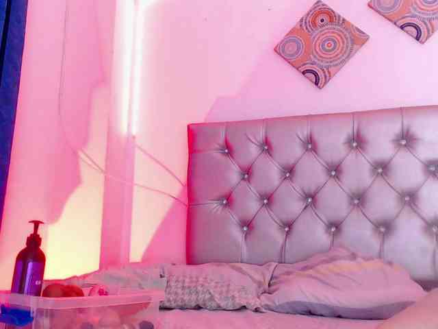 ebony-NeighborMoans webcam